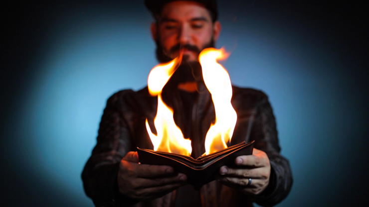 The Aficionado Fire Wallet (Gimmick and Online Instructions)
